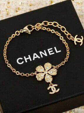 🔔🔔Chanel Four-Leaf Clover & Diamond-Set Double C Bracelet🍡🍡